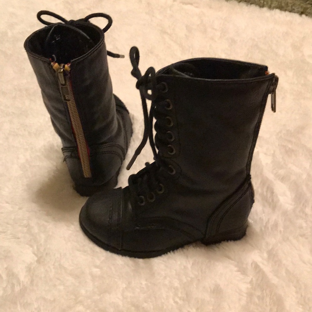 Adorable Steve Madden combat boots